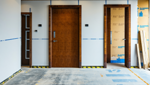 Dans le domaine de la construction et de la rénovation, chaque détail compte pour garantir la solidité, l’esthétique et la durabilité d’un ouvrage. Le nez de cloison, bien que discret, joue un rôle fondamental sur ces aspects, particulièrement dans les [&hellip;]