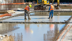 Dans le paysage dynamique de la construction en 2025, la réalisation d’une dalle en béton reste une pierre angulaire pour tout projet de construction, qu’il s’agisse d’une terrasse moderne, d’un garage fonctionnel ou d’un abri de jardin robuste. Avec des [&hellip;]