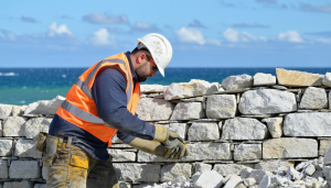 Depuis début 2025, Crozon Construction s&rsquo;est imposée comme une entreprise incontournable en maçonnerie sur la presqu&rsquo;île de Crozon. Créée par Sylvain et Maud Thaumoux, un couple de bâtisseurs amoureux des pierres et de la chaleur naturelle qu&rsquo;elles dégagent, cette société [&hellip;]
