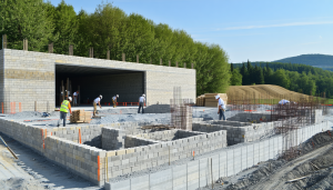 Au cœur d’Isigny-le-Buat, une nouvelle dynamique émerge pour l’entreprise Auvray, société familiale reconnue dans le domaine de la maçonnerie. Depuis sa création en 1982, elle a bâti sa réputation sur la qualité de ses travaux en gros œuvre, notamment le [&hellip;]