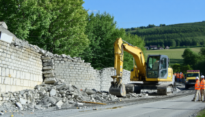 Un terrible accident a bouleversé le village viticole de Pommard, en Côte-d&rsquo;Or, ce mardi 13 mai 2025. Alors qu&rsquo;ils intervenaient sur le chantier de construction d’un nouvel édifice agricole, trois maçons ont été brutalement ensevelis sous un mur en pierre [&hellip;]